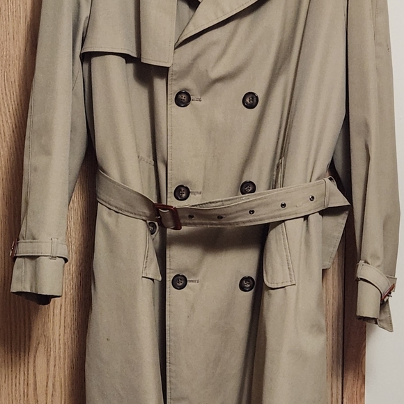 Men's Burberry Trench - Picture 6 of 8
